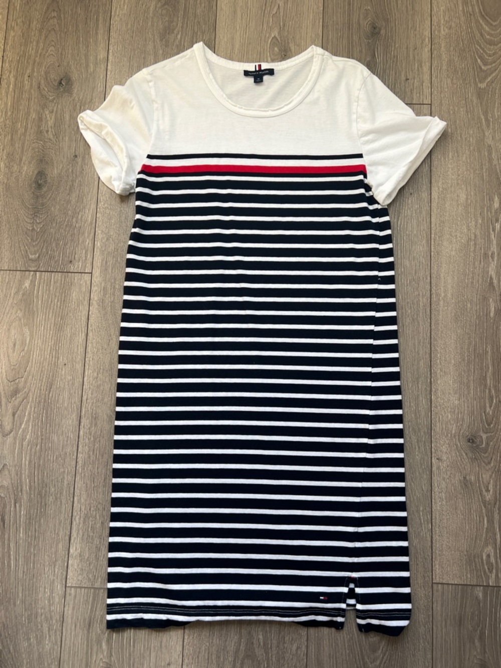 Tommy Hilfiger,Sz M , cotton, short sleeve, vertical navy stripes 1 red stripe